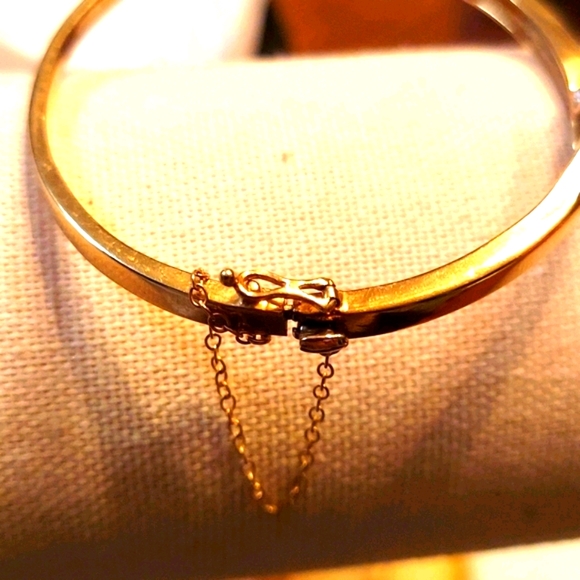 💢14k and diamond bracelet. - Picture 2 of 13